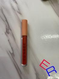 Creyon de labios de color  Carmelita  y naranja  en 300 cup