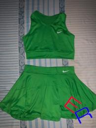 Blusa y saya verde