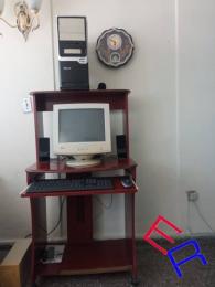 Venta de PC con su mueble en 30000